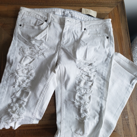 NWT Forever 21 high-waisted slim fit white distressed ripped jeans NWT - Picture 2 of 6